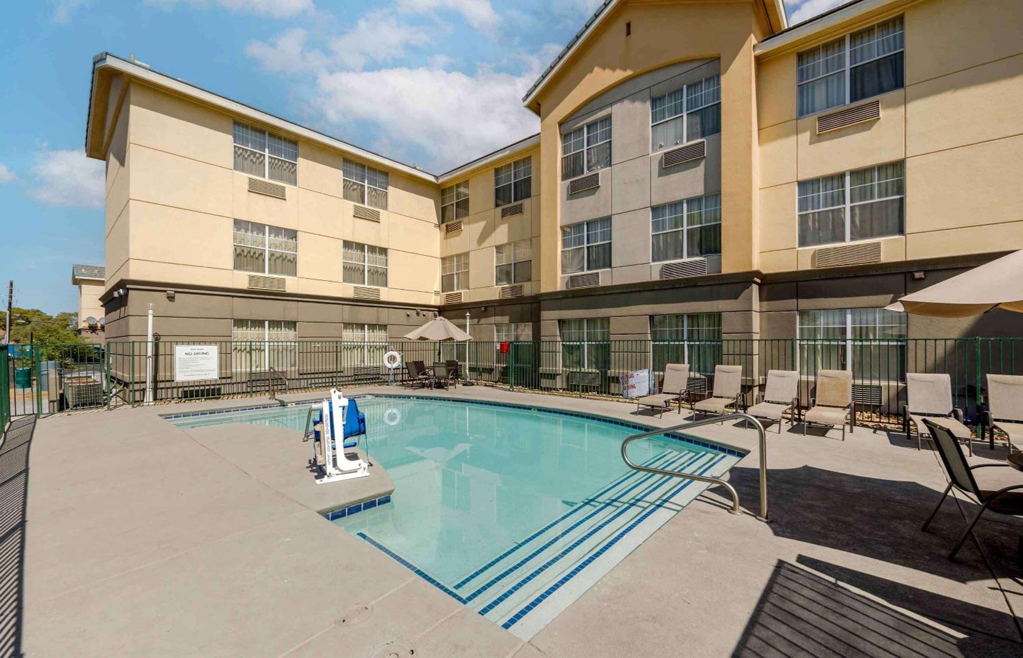 Mainstay Suites Las Vegas Flamingo Exterior photo